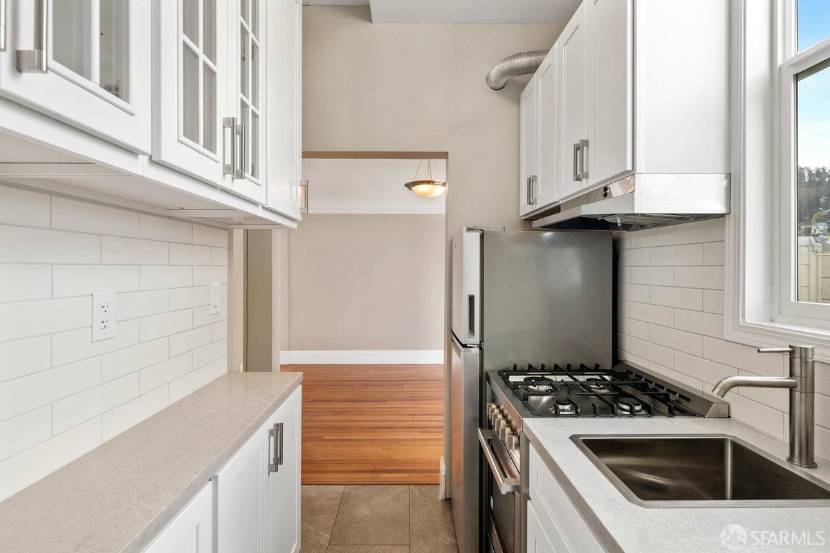 Detail Gallery Image 5 of 16 For 370 Frederick St, San Francisco,  CA 94117 - 2 Beds | 1 Baths