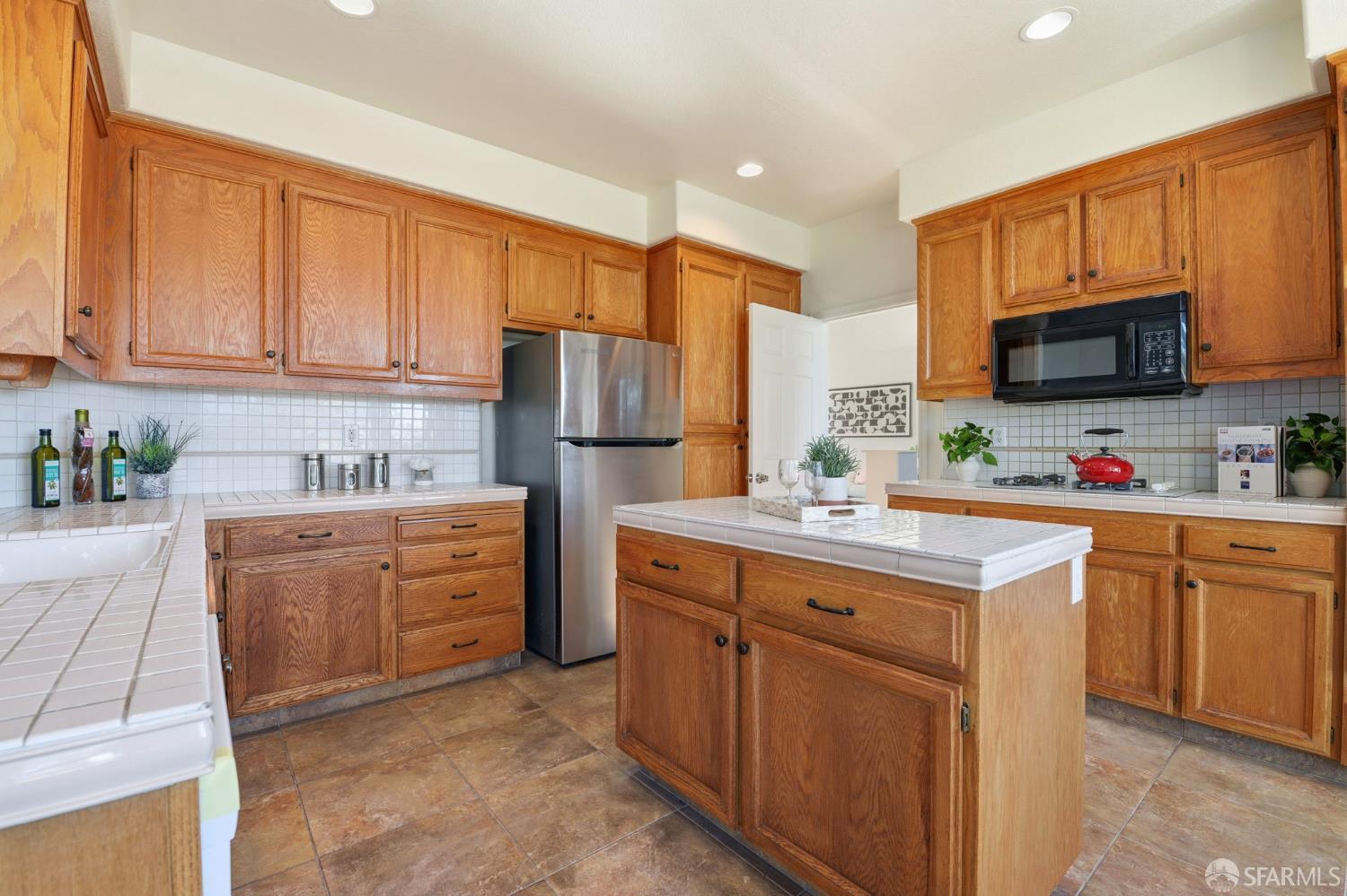 Detail Gallery Image 11 of 41 For 4737 Crestone Peak Ct, Antioch,  CA 94531 - 4 Beds | 3 Baths