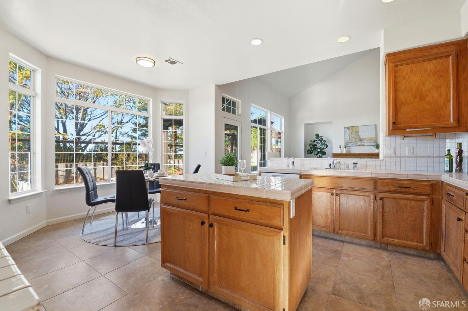 Detail Gallery Image 13 of 41 For 4737 Crestone Peak Ct, Antioch,  CA 94531 - 4 Beds | 3 Baths