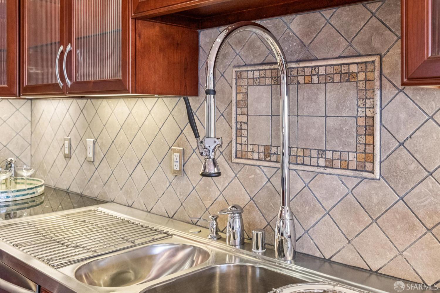 Detail Gallery Image 13 of 64 For 1727 Ulloa St, San Francisco,  CA 94116 - 5 Beds | 4/1 Baths