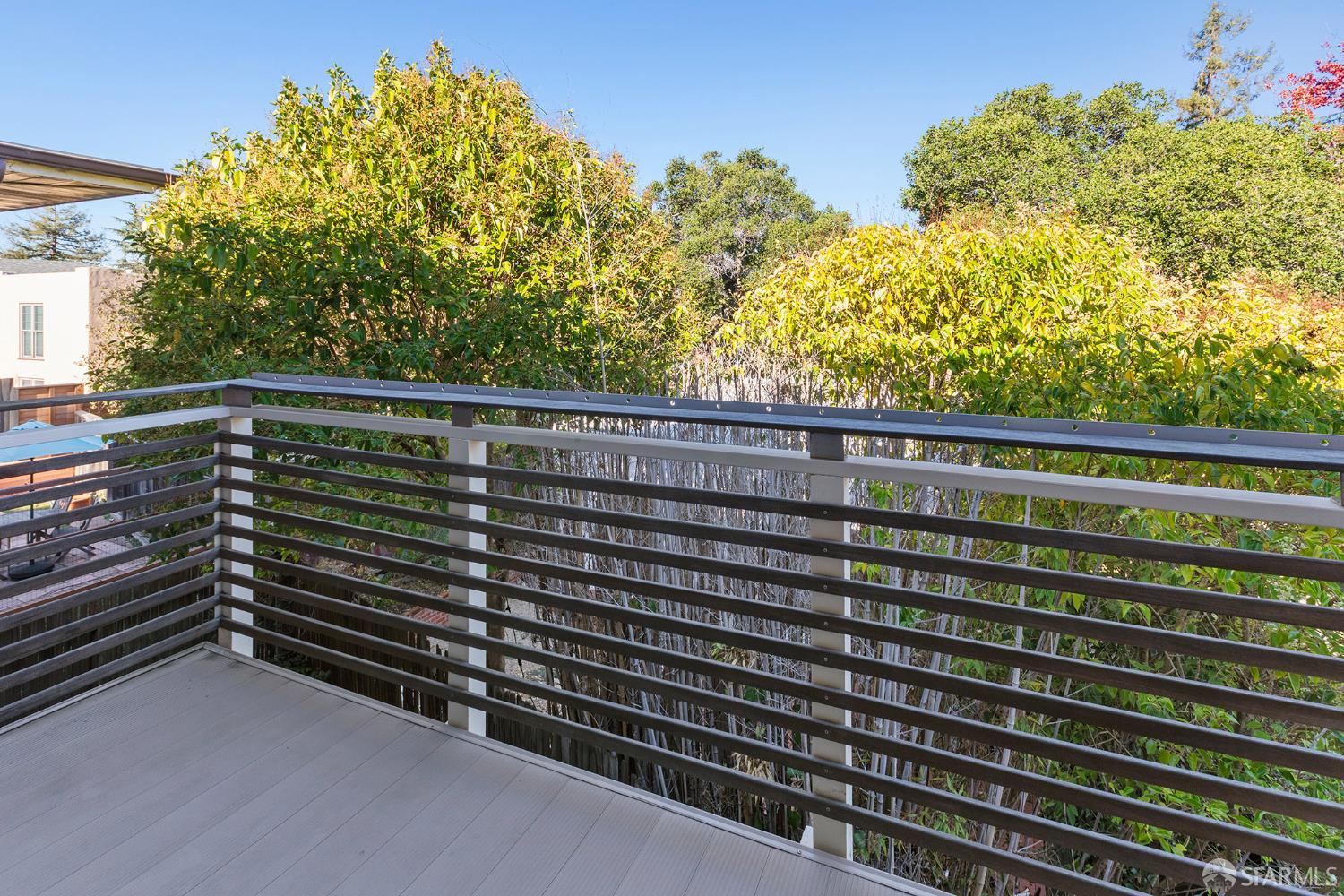 Detail Gallery Image 9 of 25 For 1059 El Centro Ave #3,  Oakland,  CA 94602 - 2 Beds | 2 Baths