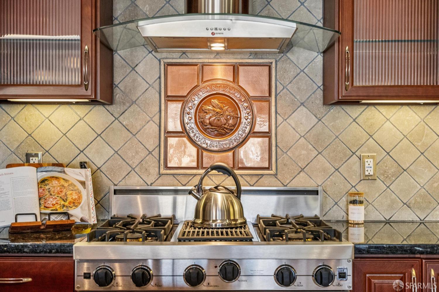 Detail Gallery Image 14 of 64 For 1727 Ulloa St, San Francisco,  CA 94116 - 5 Beds | 4/1 Baths