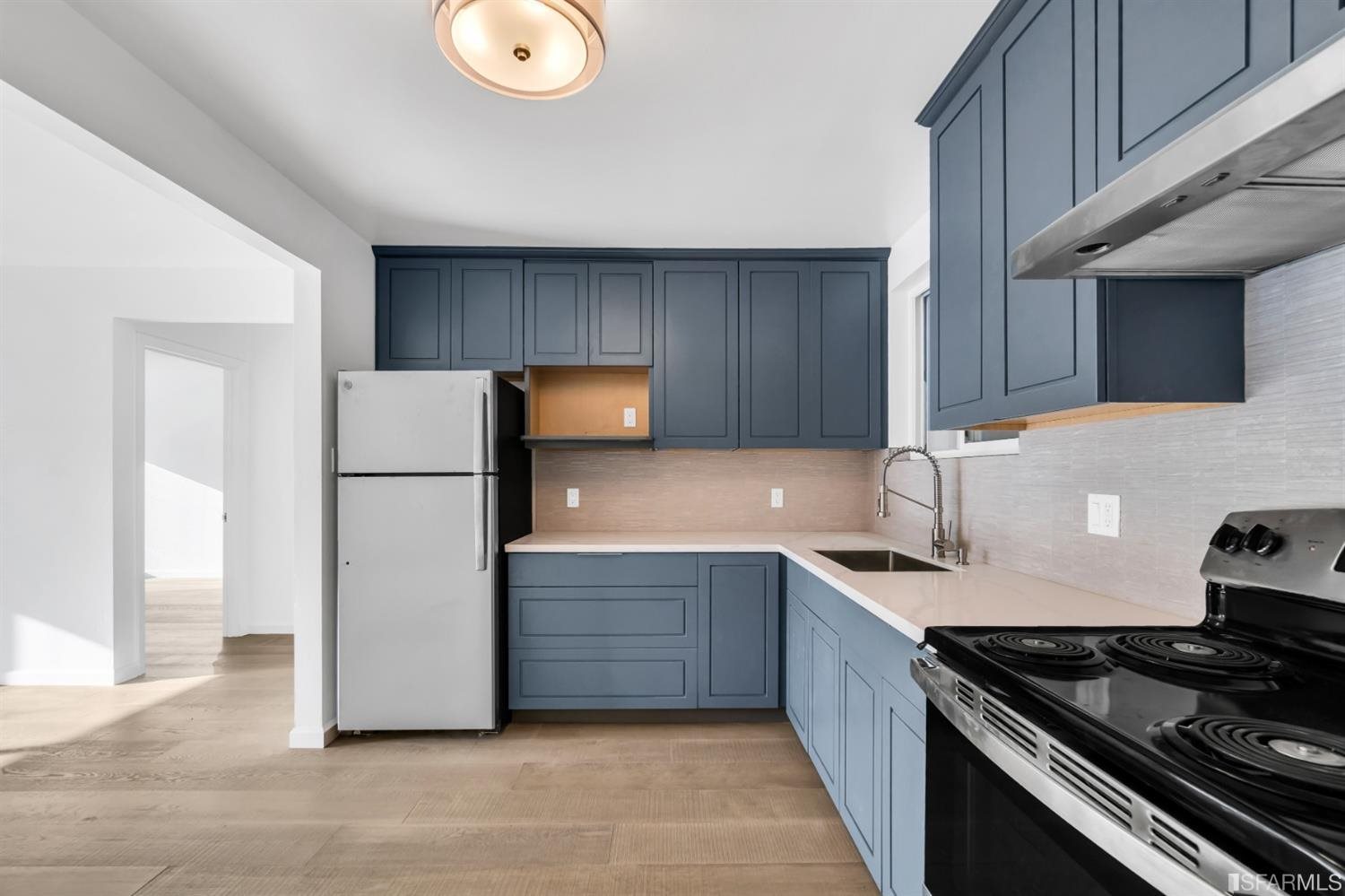 Detail Gallery Image 7 of 11 For 1700 19th Ave #2,  San Francisco,  CA 94122 - 10 Beds | 8 Baths