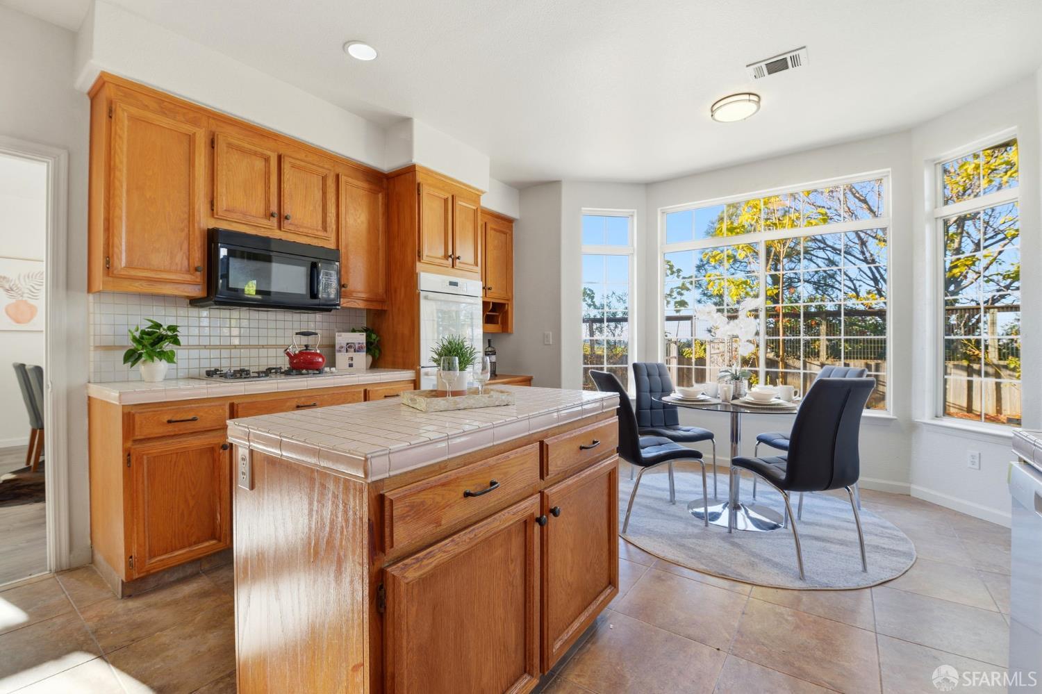 Detail Gallery Image 14 of 41 For 4737 Crestone Peak Ct, Antioch,  CA 94531 - 4 Beds | 3 Baths