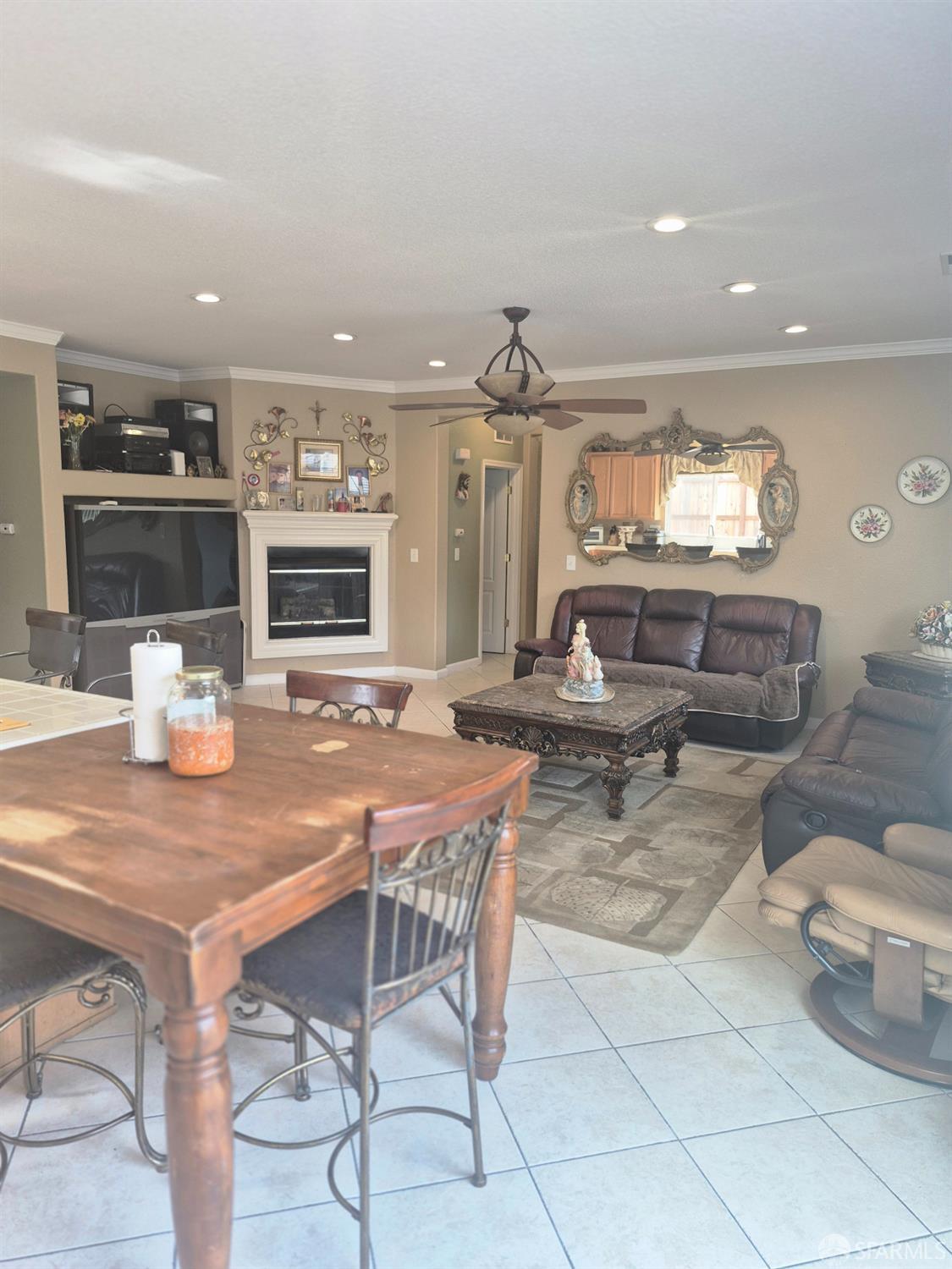 Detail Gallery Image 12 of 40 For 917 Promenade Dr, Pittsburg,  CA 94565 - 5 Beds | 2 Baths