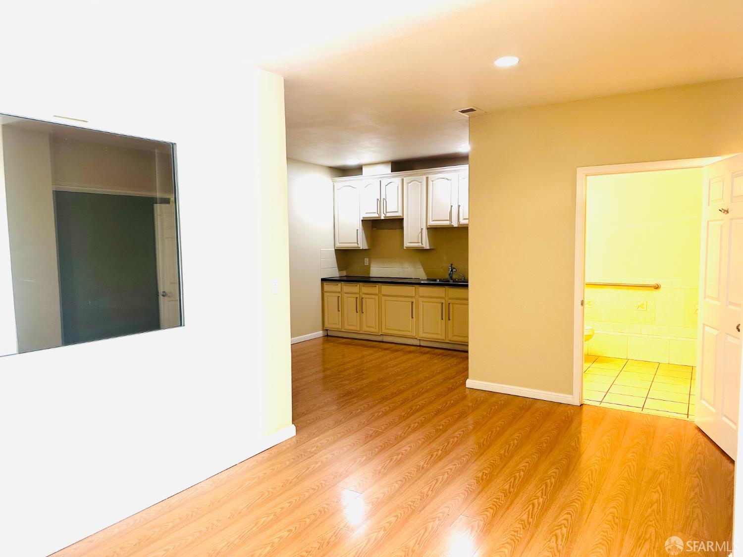 Detail Gallery Image 6 of 15 For 5654 Mission St, San Francisco,  CA 94112 - – Beds | – Baths