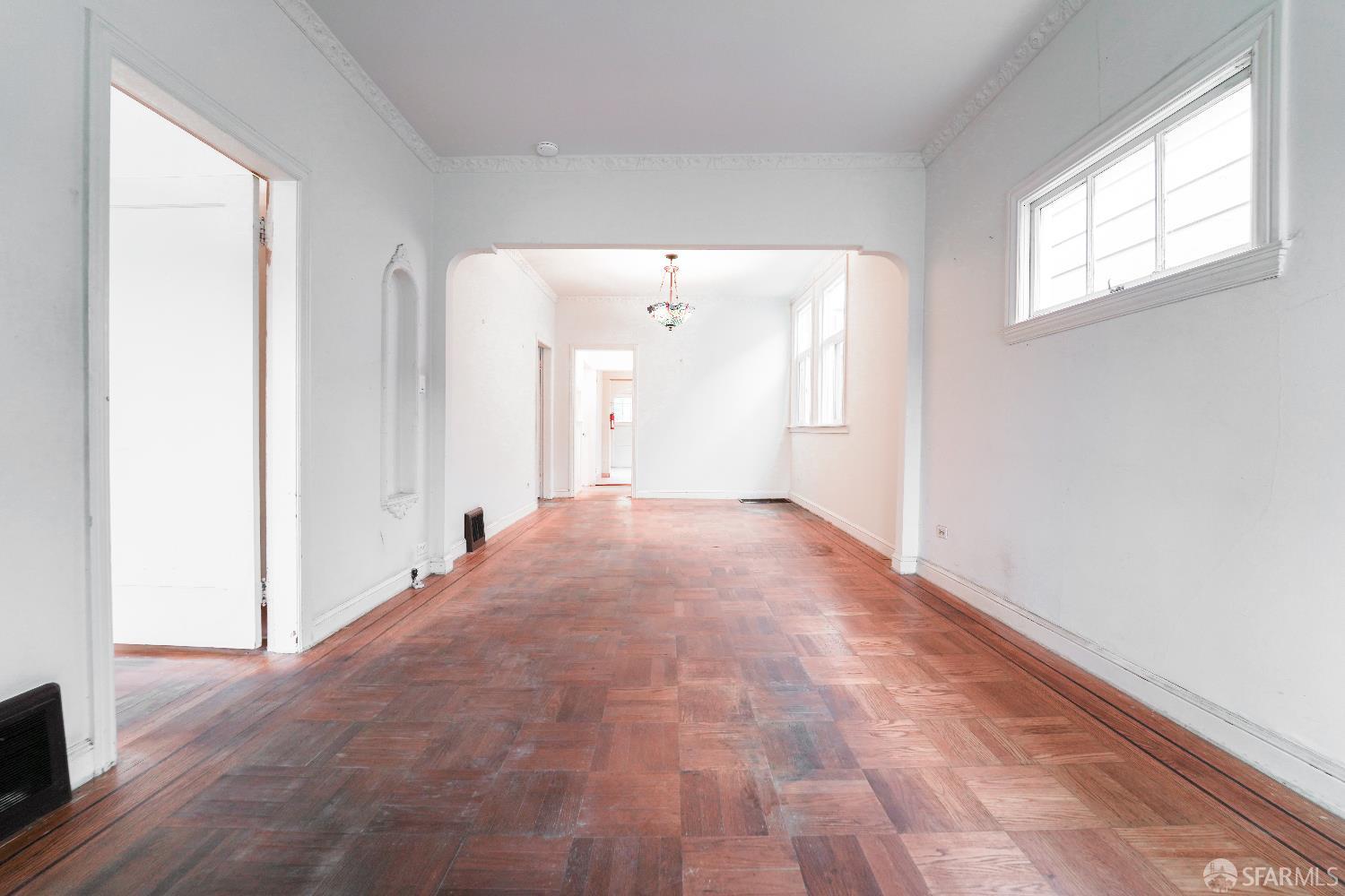 Detail Gallery Image 4 of 28 For 153 Madrid St, San Francisco,  CA 94112 - 3 Beds | 1 Baths