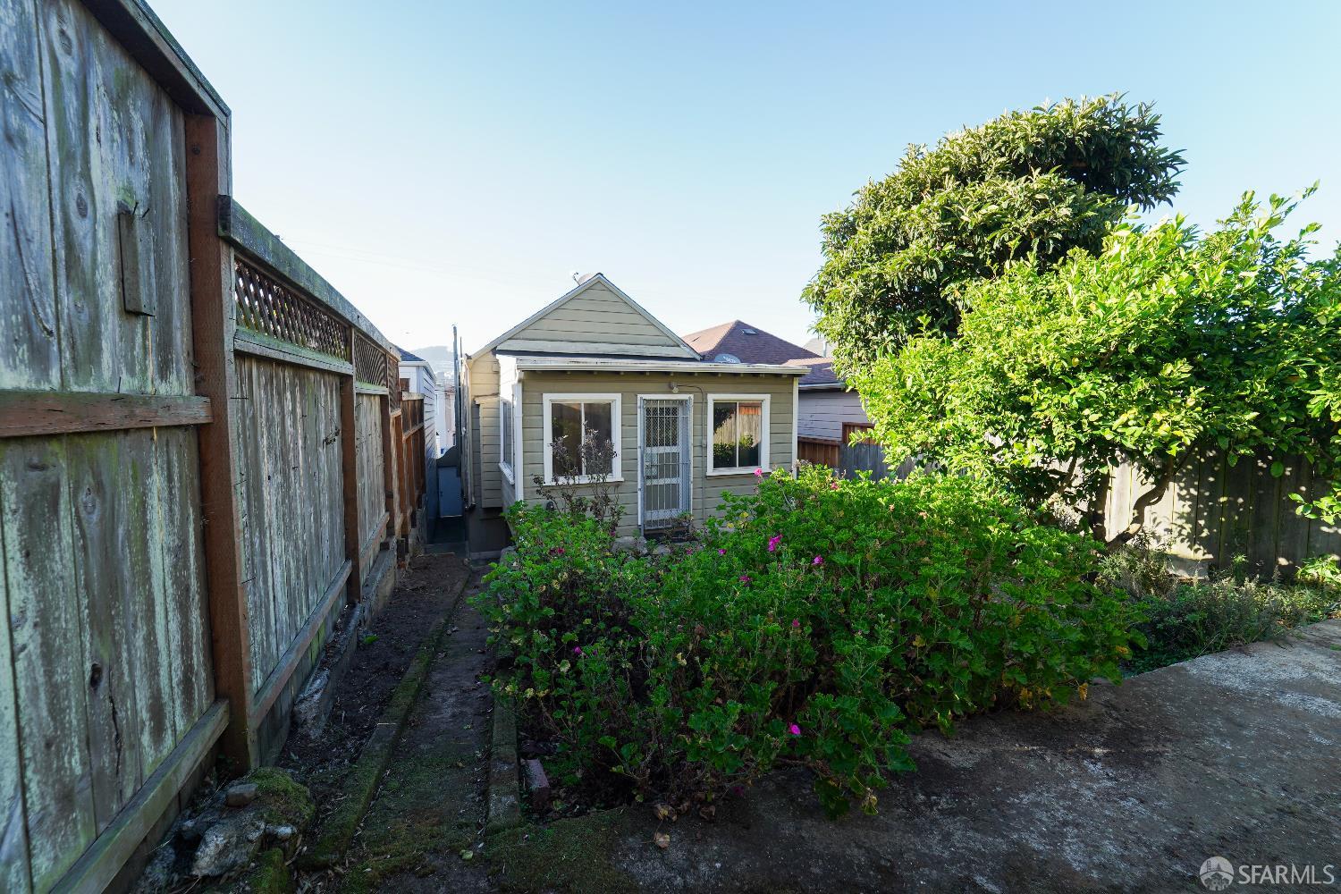 Detail Gallery Image 24 of 28 For 153 Madrid St, San Francisco,  CA 94112 - 3 Beds | 1 Baths