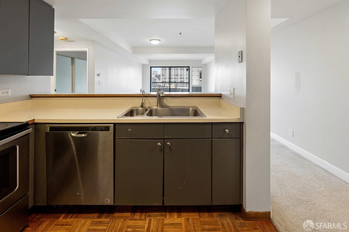 Photo #8: 425084793 Listing: Photo #8