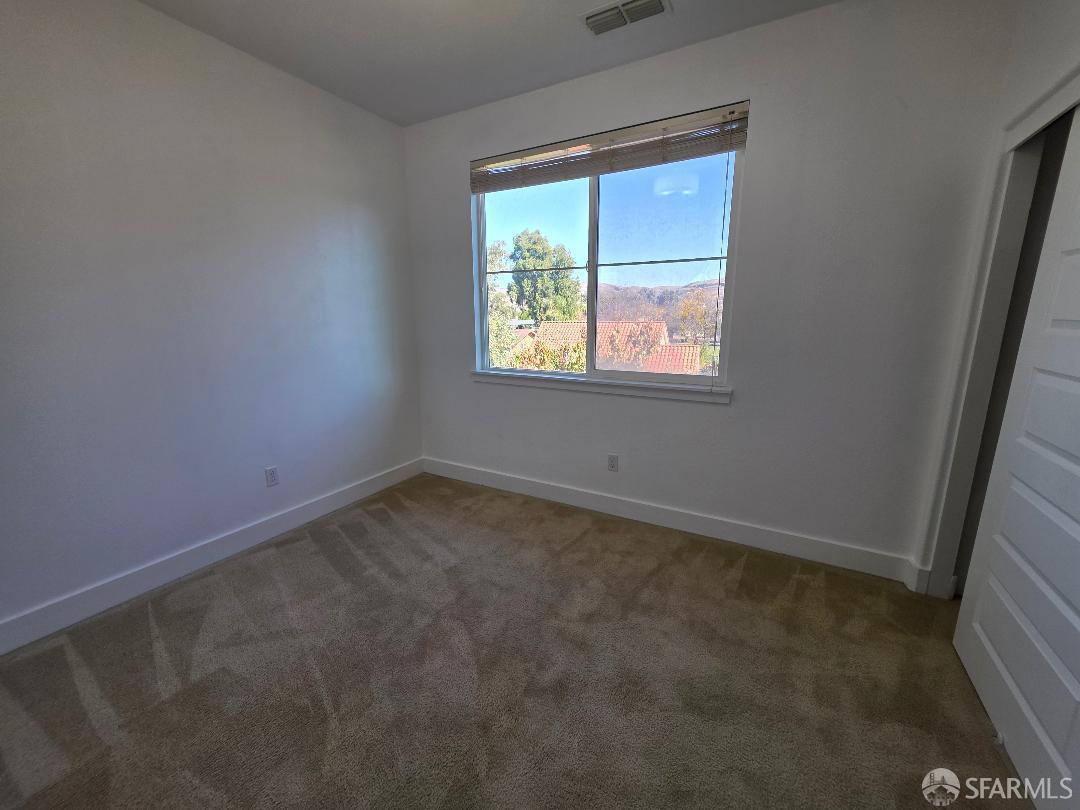 Detail Gallery Image 4 of 14 For 2415 Stearman Ct #7,  San Jose,  CA 95132 - 3 Beds | 2/1 Baths