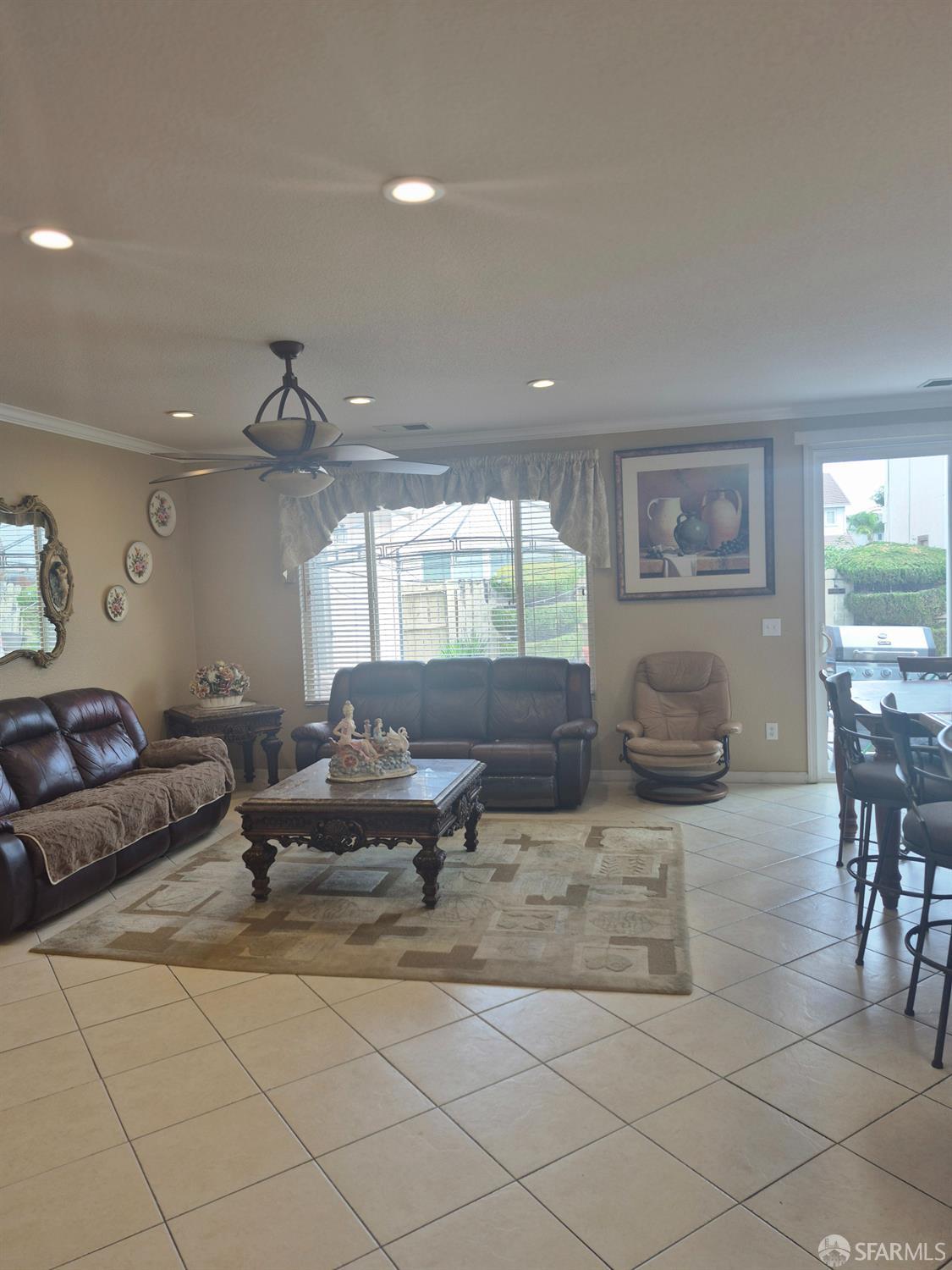 Detail Gallery Image 2 of 40 For 917 Promenade Dr, Pittsburg,  CA 94565 - 5 Beds | 2 Baths