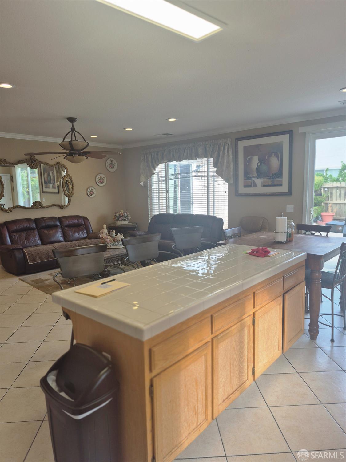 Detail Gallery Image 5 of 40 For 917 Promenade Dr, Pittsburg,  CA 94565 - 5 Beds | 2 Baths