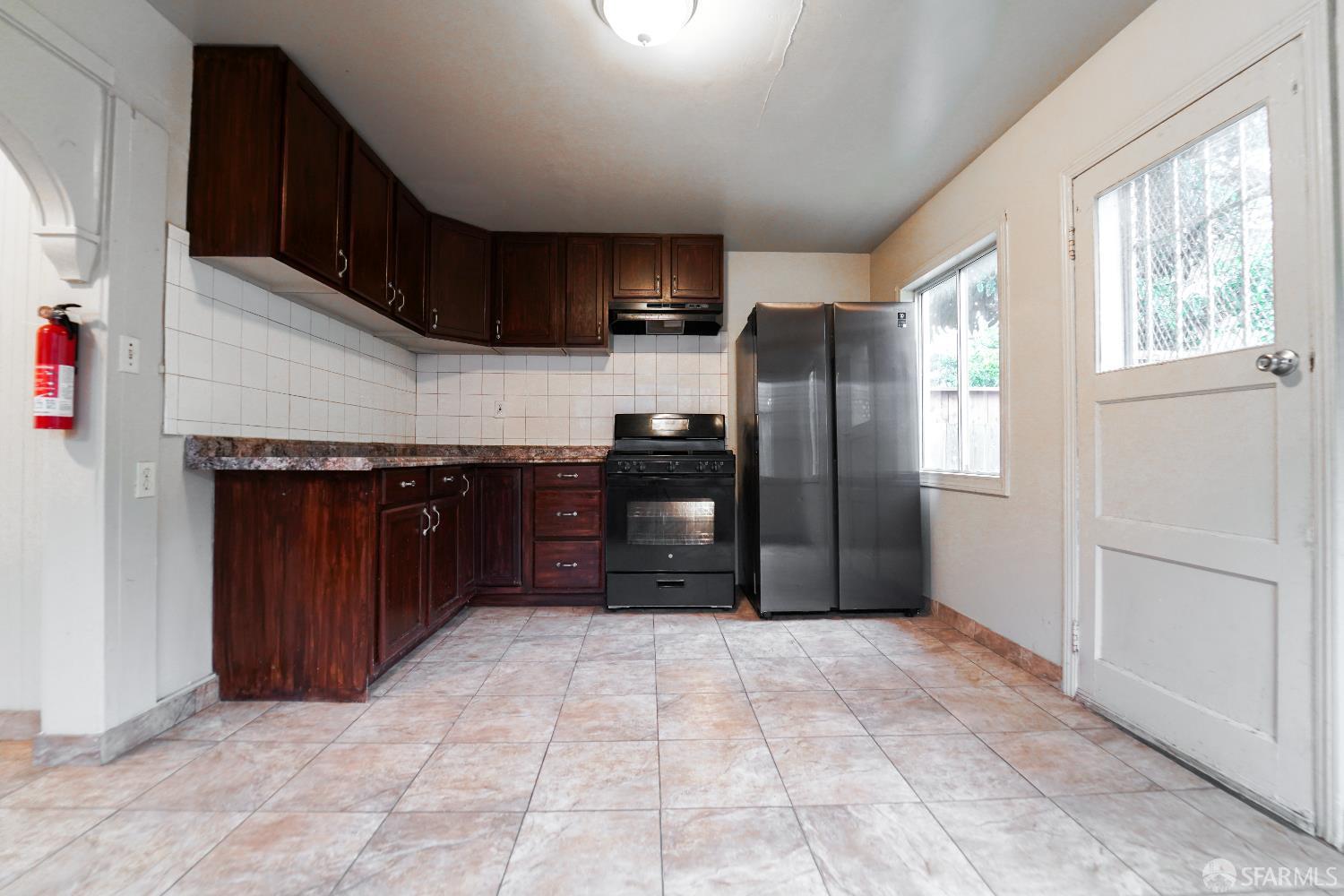 Detail Gallery Image 7 of 28 For 153 Madrid St, San Francisco,  CA 94112 - 3 Beds | 1 Baths