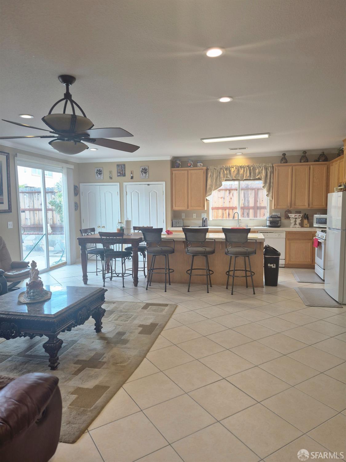 Detail Gallery Image 11 of 40 For 917 Promenade Dr, Pittsburg,  CA 94565 - 5 Beds | 2 Baths