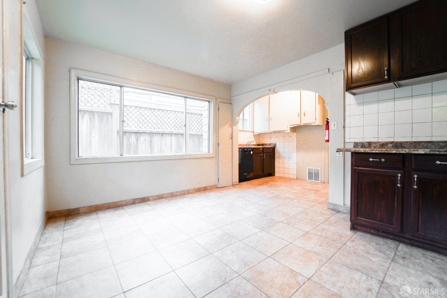 Detail Gallery Image 10 of 28 For 153 Madrid St, San Francisco,  CA 94112 - 3 Beds | 1 Baths