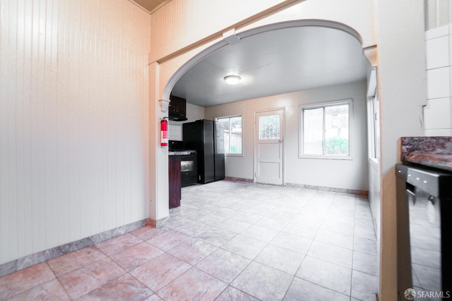 Detail Gallery Image 9 of 28 For 153 Madrid St, San Francisco,  CA 94112 - 3 Beds | 1 Baths