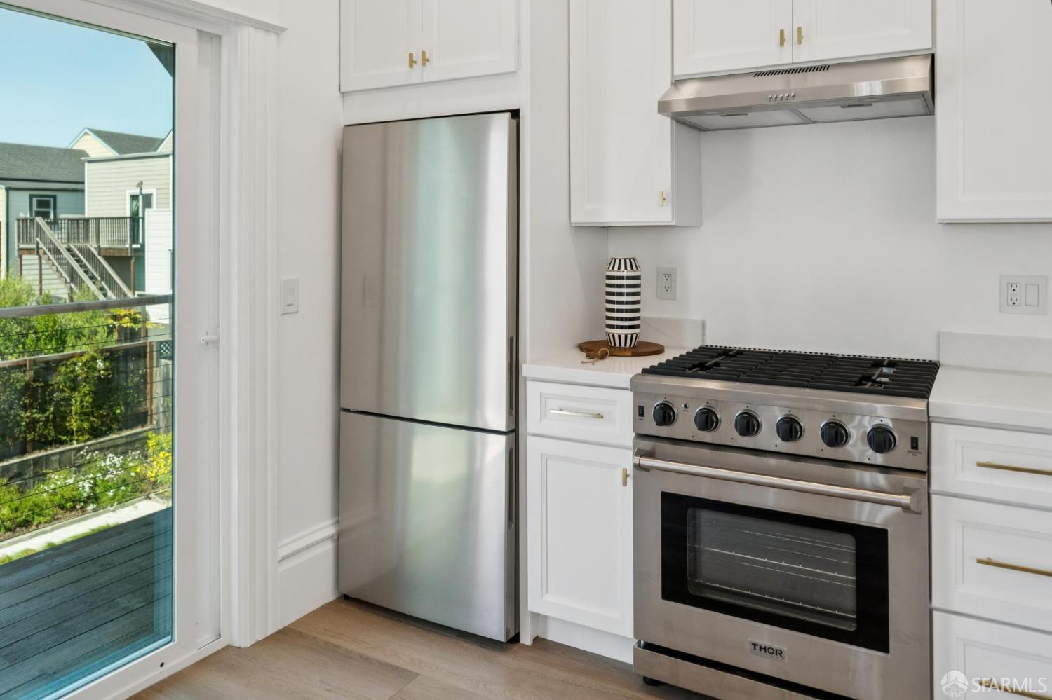 Detail Gallery Image 7 of 23 For 2926 25th St #2926,  San Francisco,  CA 94110 - 3 Beds | 2 Baths