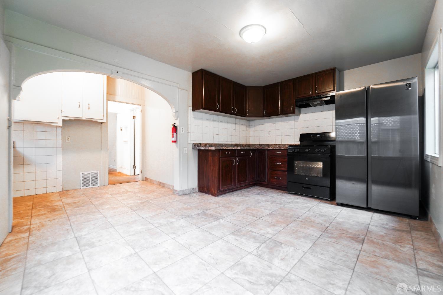 Detail Gallery Image 6 of 28 For 153 Madrid St, San Francisco,  CA 94112 - 3 Beds | 1 Baths