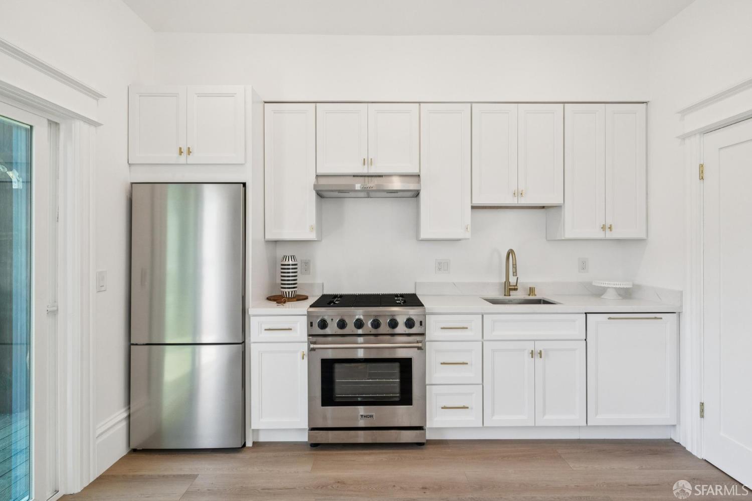 Detail Gallery Image 6 of 23 For 2926 25th St #2926,  San Francisco,  CA 94110 - 3 Beds | 2 Baths