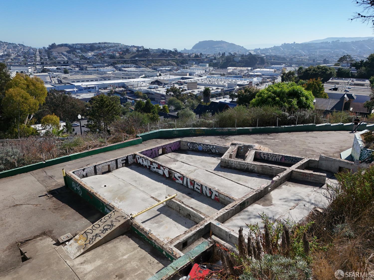 Detail Gallery Image 12 of 35 For 400 Franconia St, San Francisco,  CA 94110 - 5 Beds | 4/1 Baths