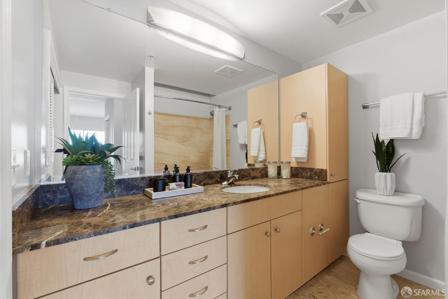 Detail Gallery Image 33 of 60 For 140 South Van Ness Ave #417,  San Francisco,  CA 94103 - 1 Beds | 1/1 Baths