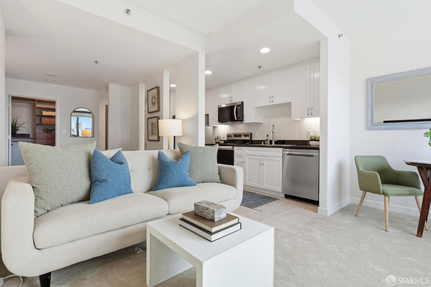 Photo #2: 425086313 Listing: Photo #2