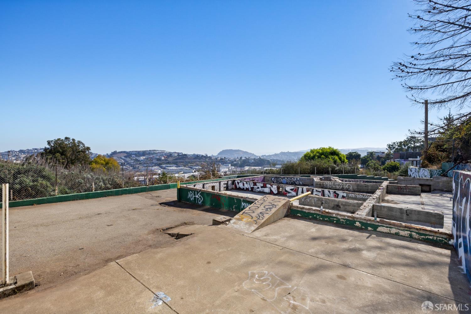 Detail Gallery Image 7 of 35 For 400 Franconia St, San Francisco,  CA 94110 - 5 Beds | 4/1 Baths