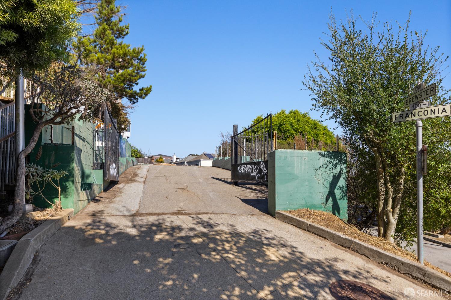 Detail Gallery Image 2 of 35 For 400 Franconia St, San Francisco,  CA 94110 - 5 Beds | 4/1 Baths