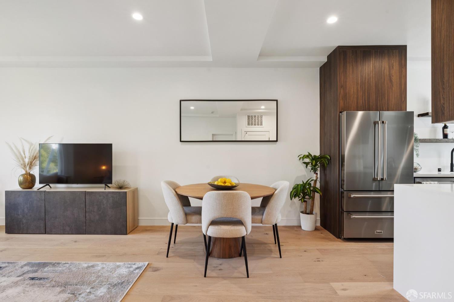 Detail Gallery Image 5 of 28 For 1234 Francisco St #6,  San Francisco,  CA 94109 - 2 Beds | 2 Baths