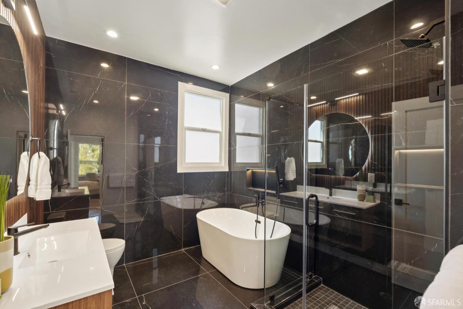 Detail Gallery Image 12 of 28 For 1234 Francisco St #6,  San Francisco,  CA 94109 - 2 Beds | 2 Baths