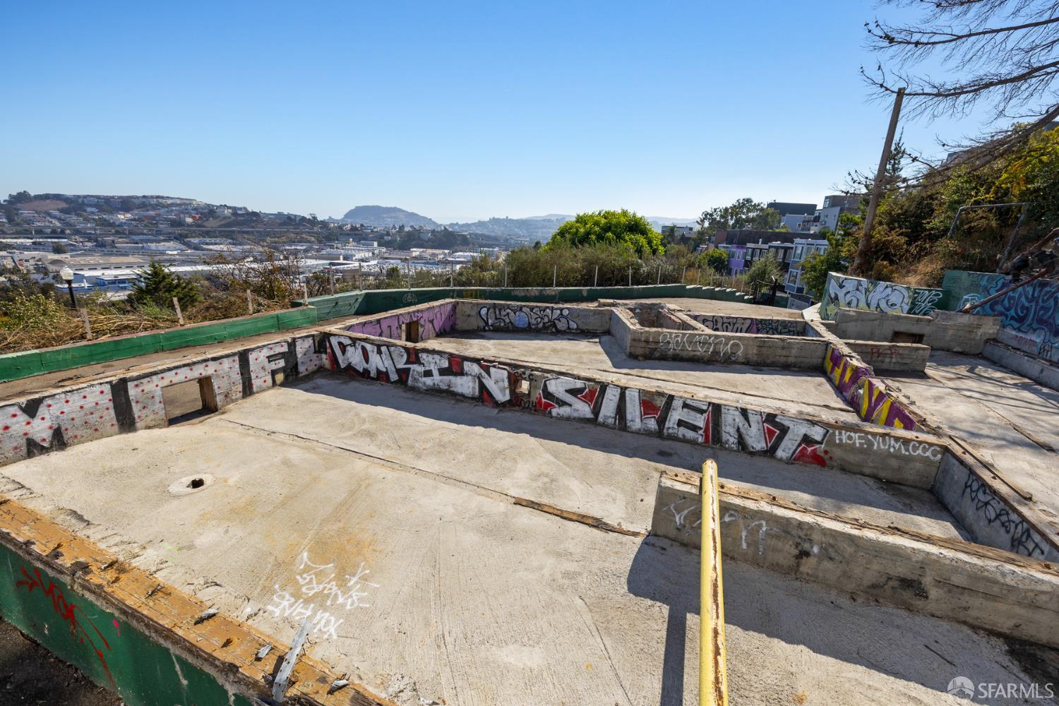 Detail Gallery Image 6 of 35 For 400 Franconia St, San Francisco,  CA 94110 - 5 Beds | 4/1 Baths