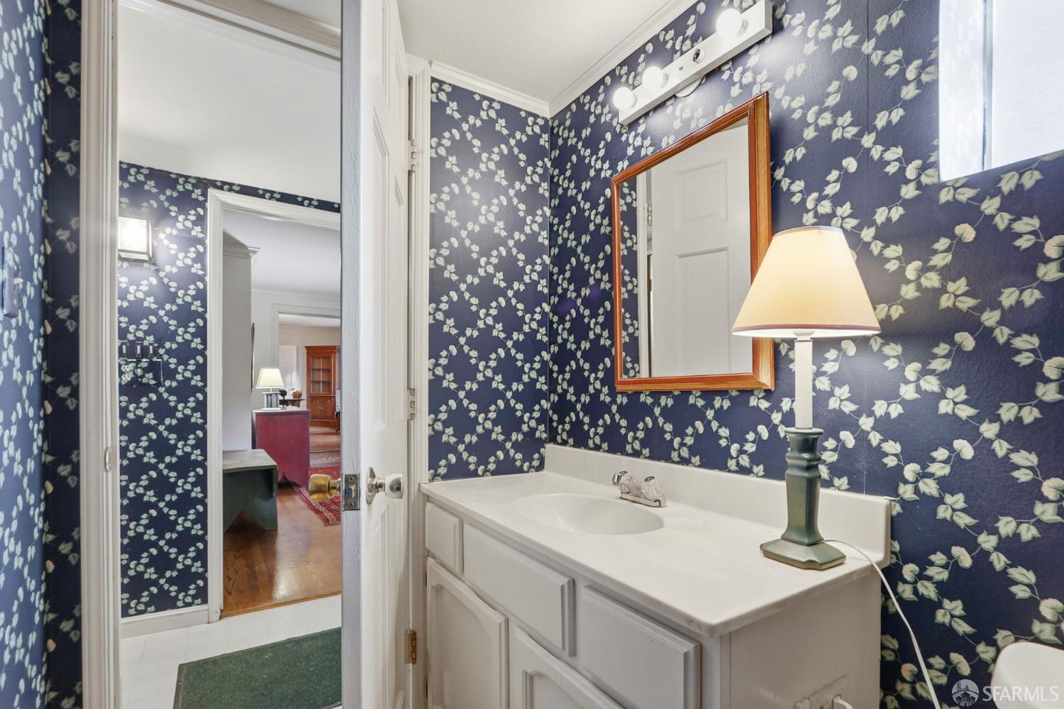 Detail Gallery Image 31 of 53 For 6 Cypress Ct, Los Altos,  CA 94022 - 5 Beds | 3/2 Baths