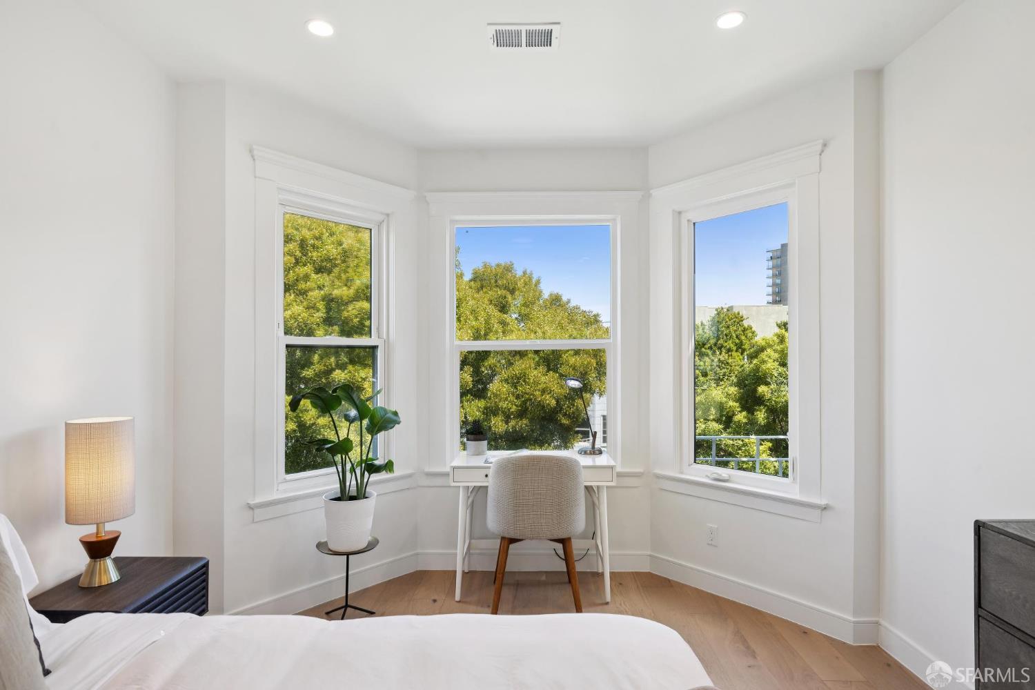 Detail Gallery Image 10 of 28 For 1234 Francisco St #6,  San Francisco,  CA 94109 - 2 Beds | 2 Baths