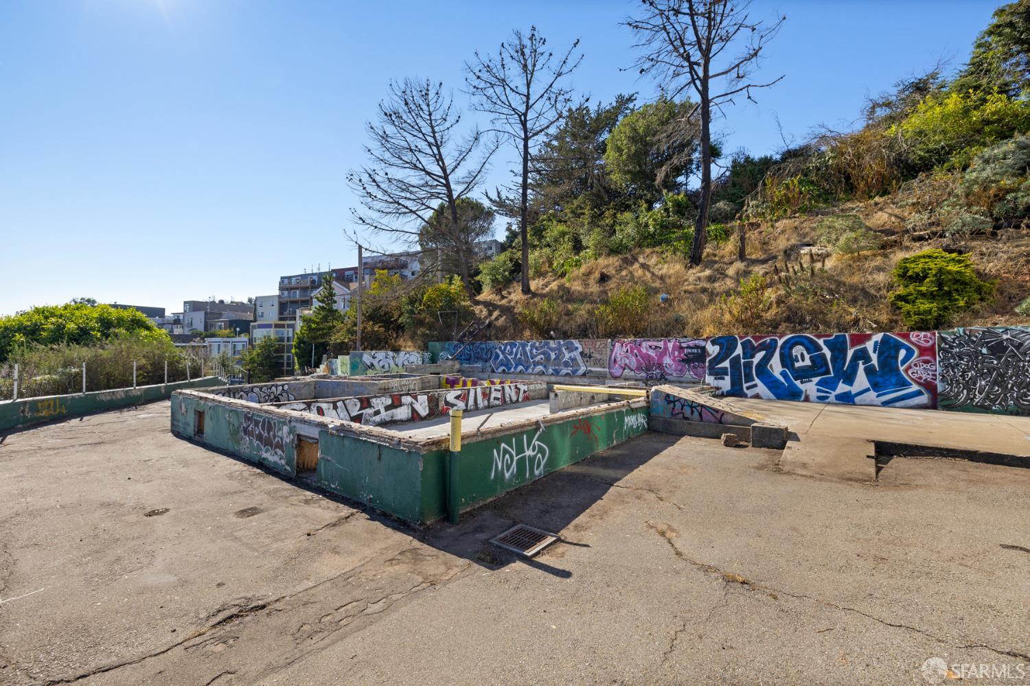 Detail Gallery Image 5 of 35 For 400 Franconia St, San Francisco,  CA 94110 - 5 Beds | 4/1 Baths