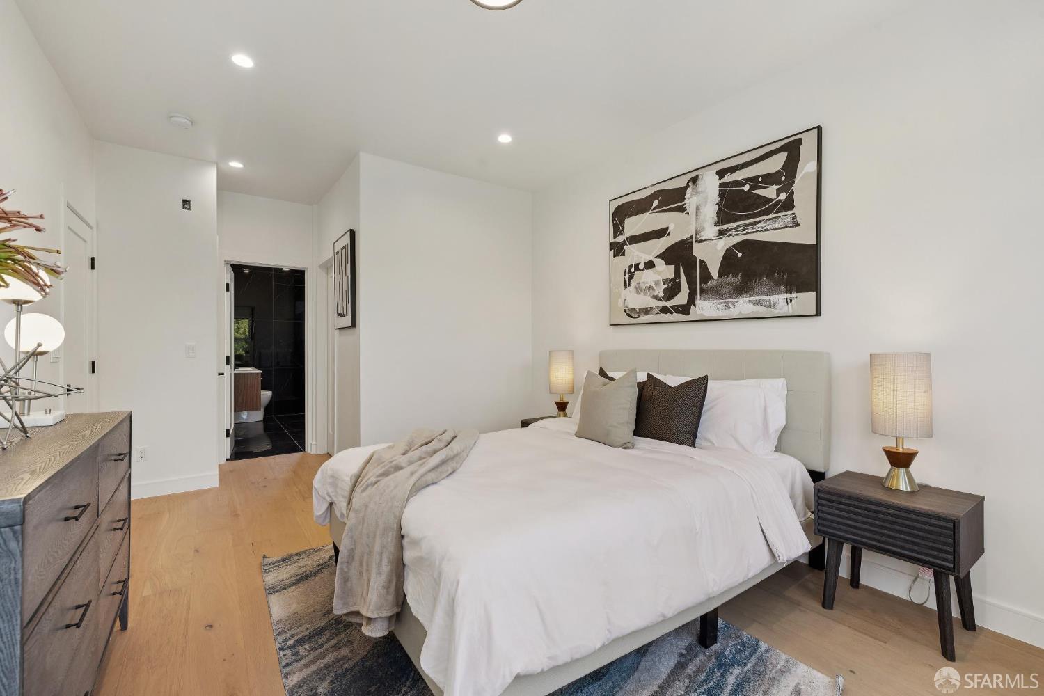 Detail Gallery Image 11 of 28 For 1234 Francisco St #6,  San Francisco,  CA 94109 - 2 Beds | 2 Baths