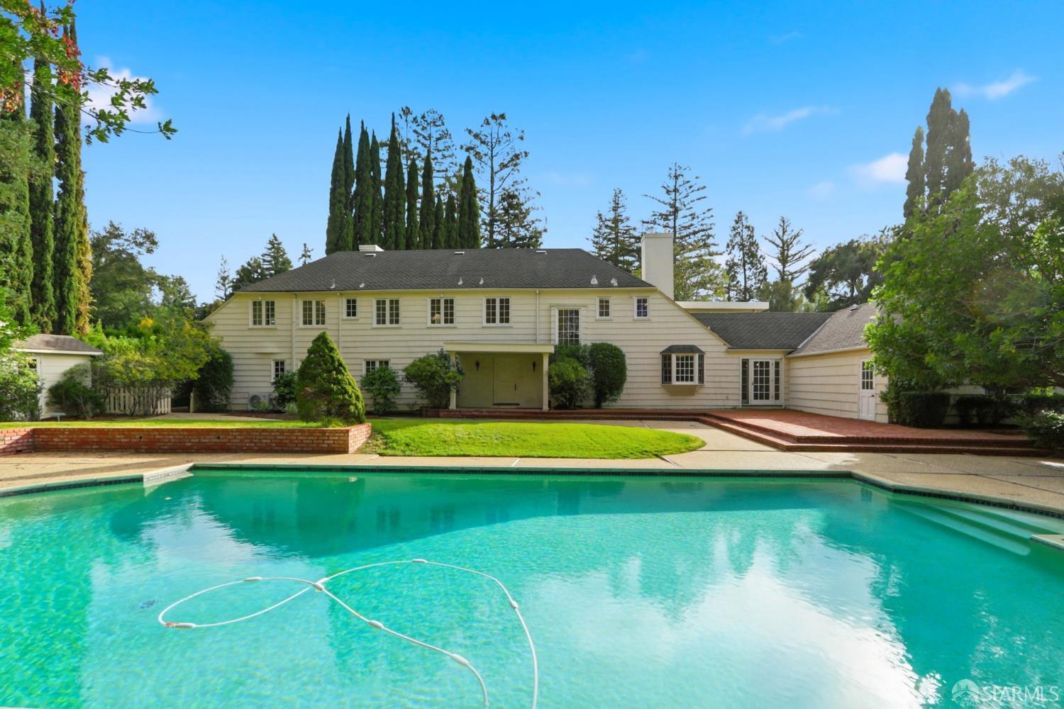 Detail Gallery Image 9 of 53 For 6 Cypress Ct, Los Altos,  CA 94022 - 5 Beds | 3/2 Baths