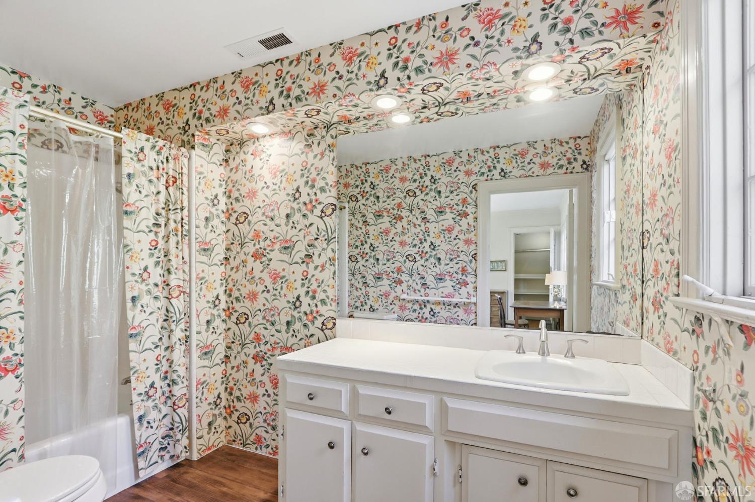 Detail Gallery Image 28 of 53 For 6 Cypress Ct, Los Altos,  CA 94022 - 5 Beds | 3/2 Baths