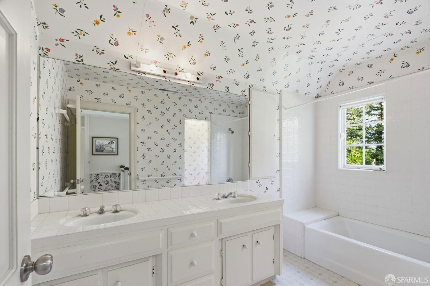 Detail Gallery Image 29 of 53 For 6 Cypress Ct, Los Altos,  CA 94022 - 5 Beds | 3/2 Baths