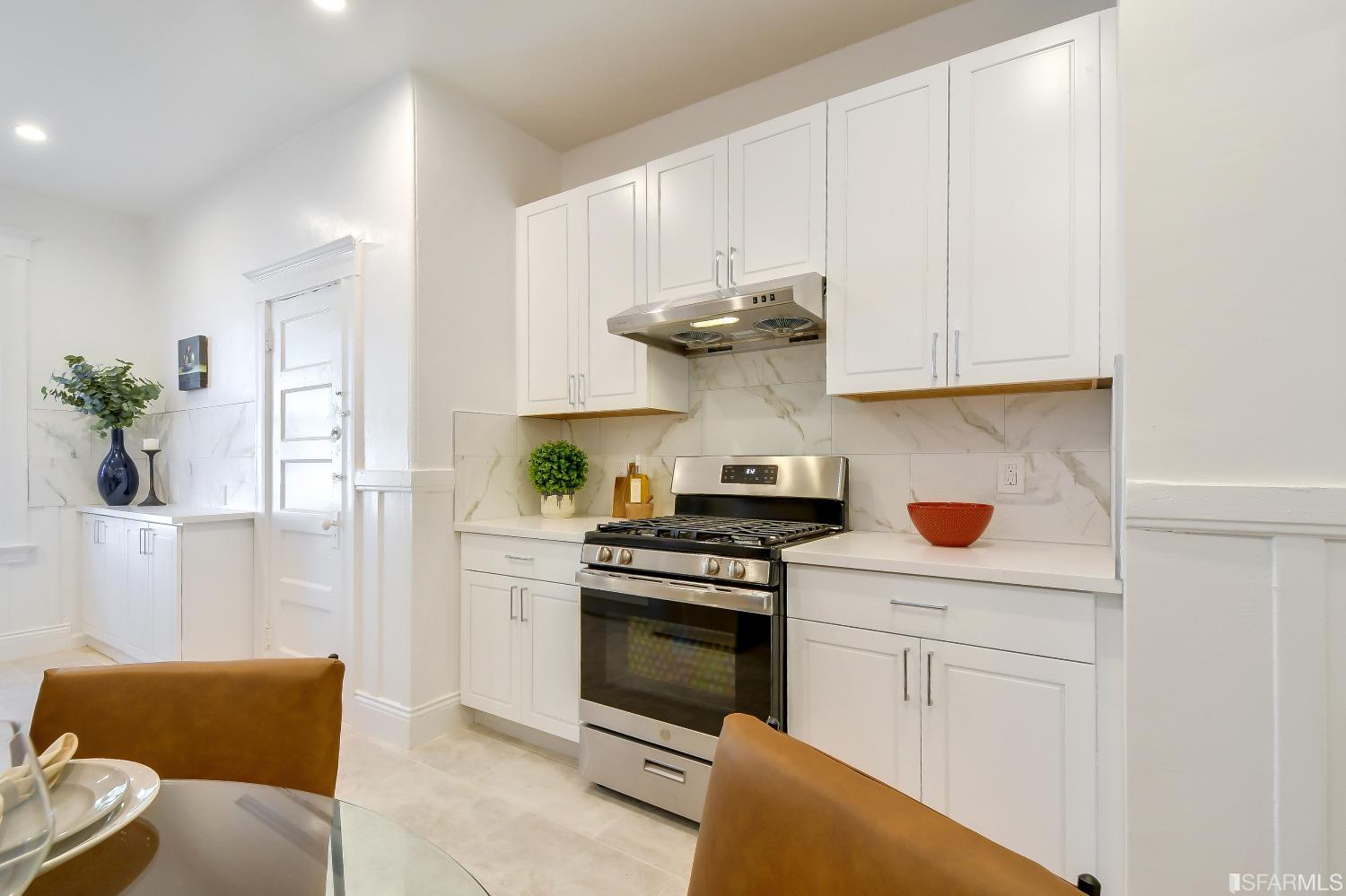 Detail Gallery Image 6 of 47 For 1318 Vallejo St, San Francisco,  CA 94109 - 2 Beds | 1 Baths