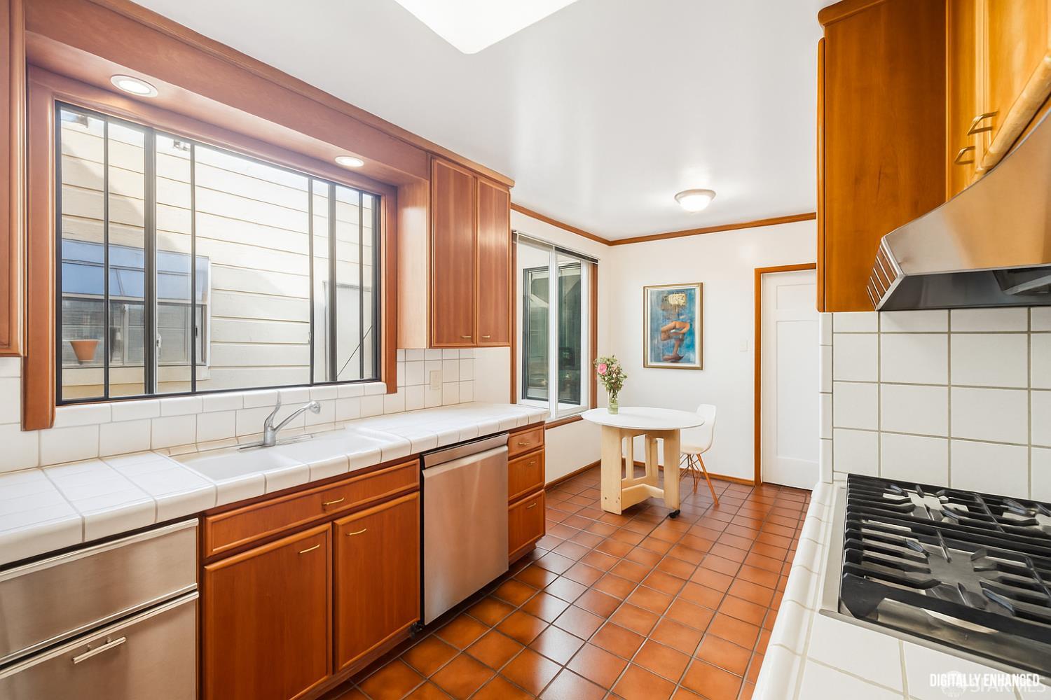 Detail Gallery Image 4 of 18 For 3537 Fillmore St, San Francisco,  CA 94123 - – Beds | – Baths