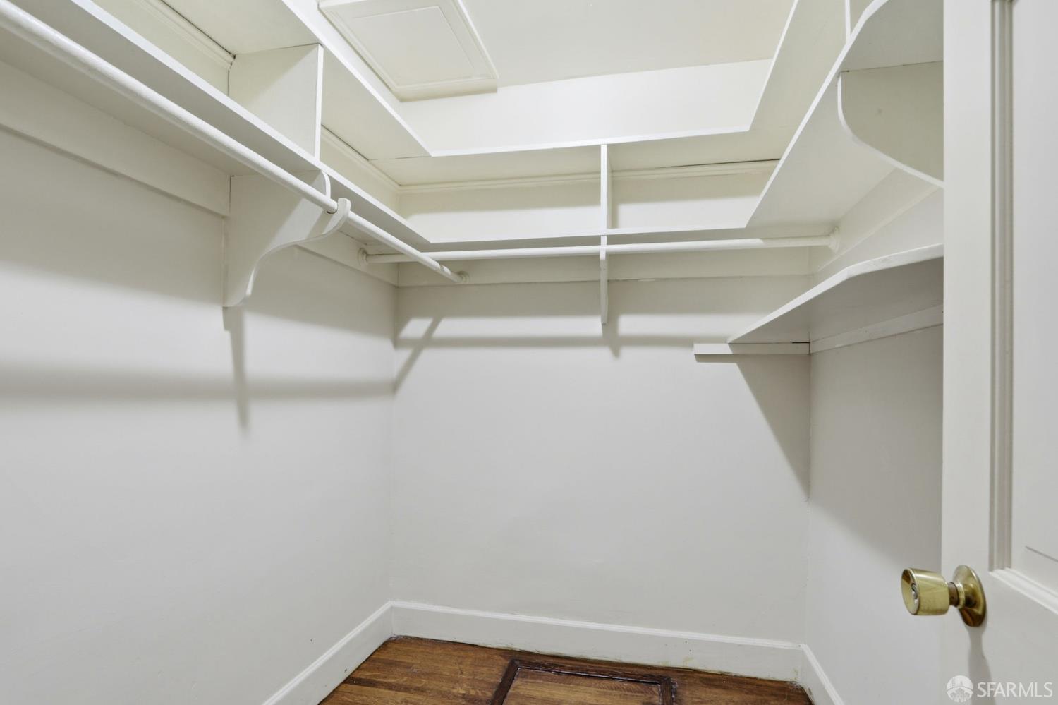 Detail Gallery Image 34 of 53 For 6 Cypress Ct, Los Altos,  CA 94022 - 5 Beds | 3/2 Baths