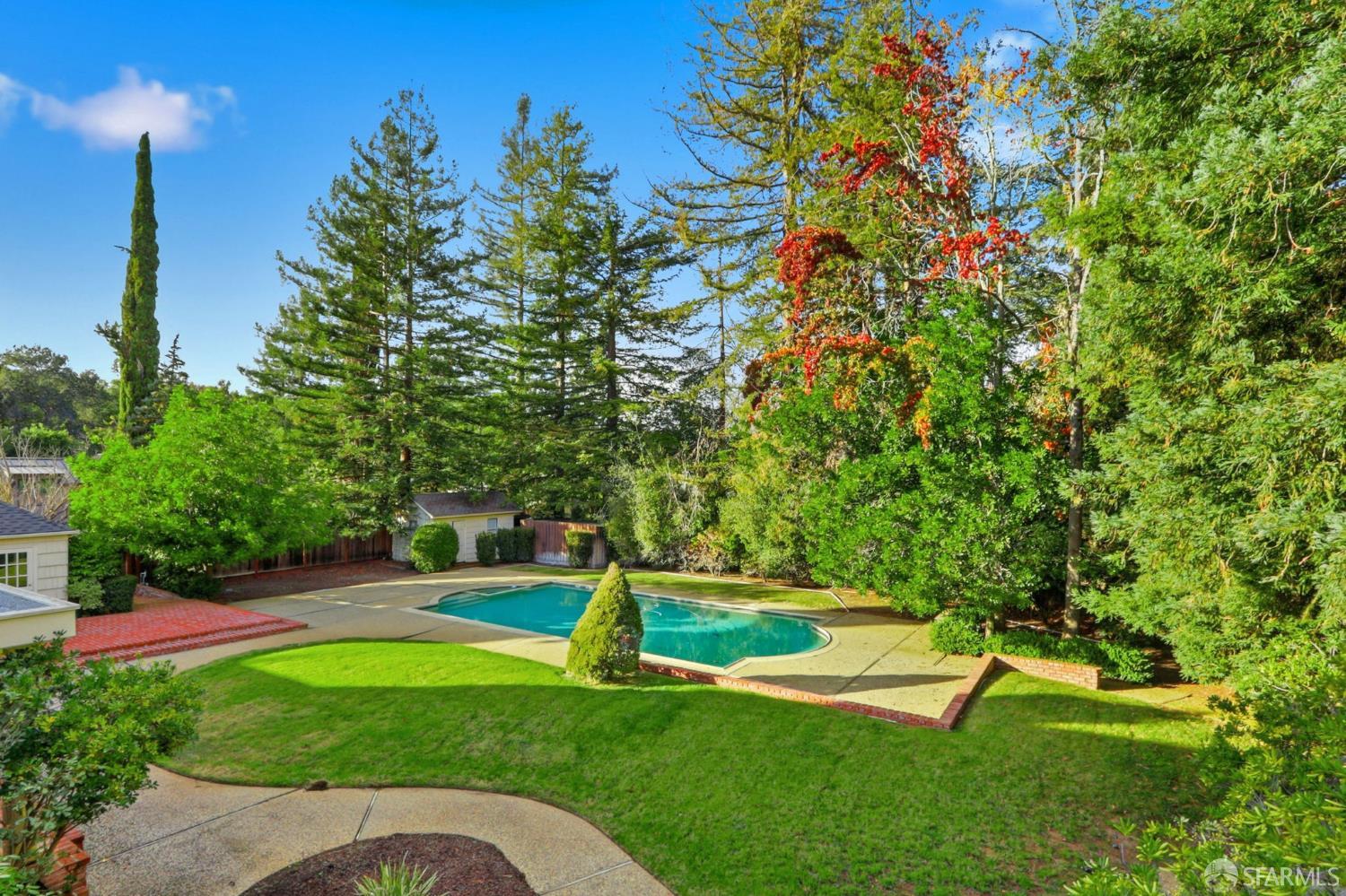 Detail Gallery Image 3 of 53 For 6 Cypress Ct, Los Altos,  CA 94022 - 5 Beds | 3/2 Baths