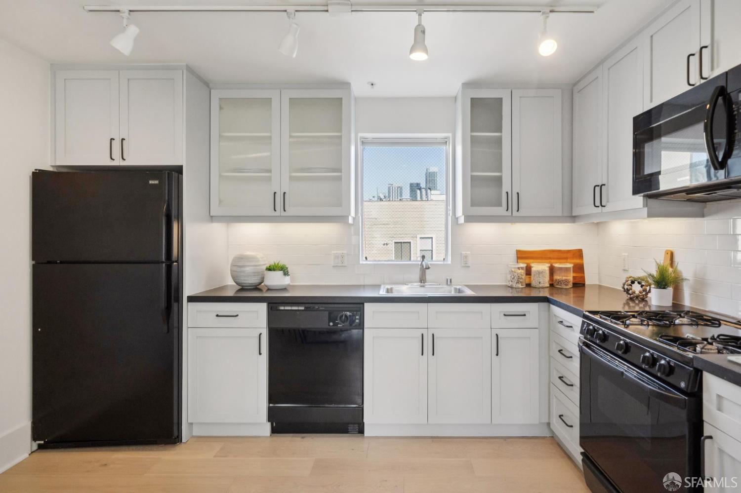 Photo #11: 425086513 Listing: Photo #11