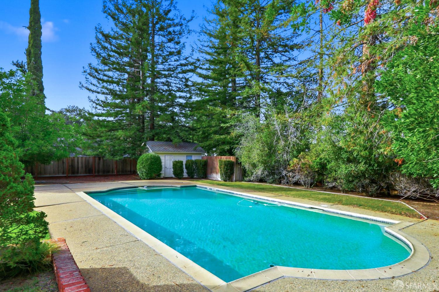 Detail Gallery Image 5 of 53 For 6 Cypress Ct, Los Altos,  CA 94022 - 5 Beds | 3/2 Baths