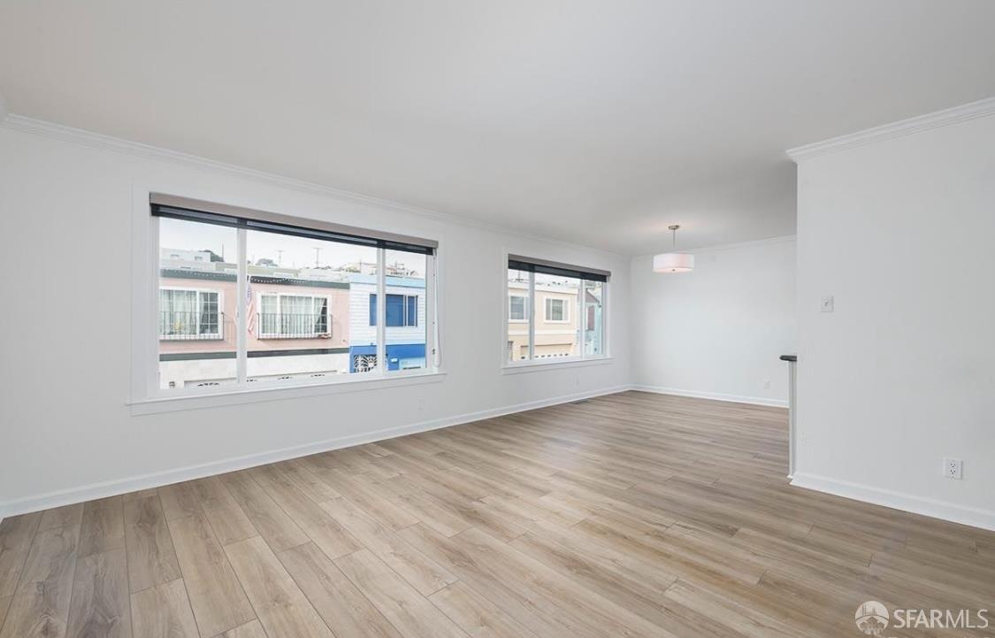 Detail Gallery Image 3 of 32 For 719 Banks St, San Francisco,  CA 94110 - 3 Beds | 2 Baths