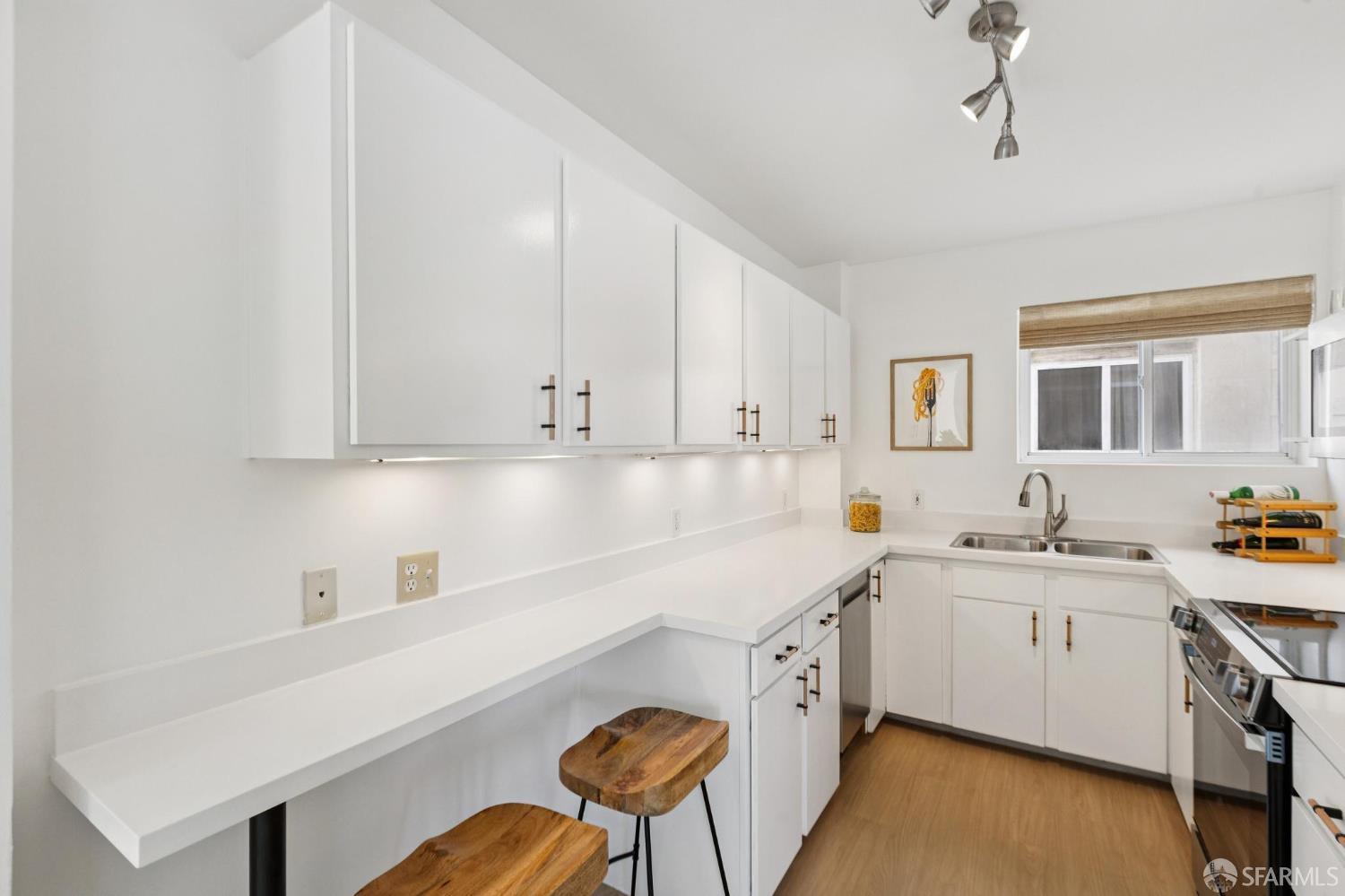 Photo #8: 425086291 Listing: Photo #8