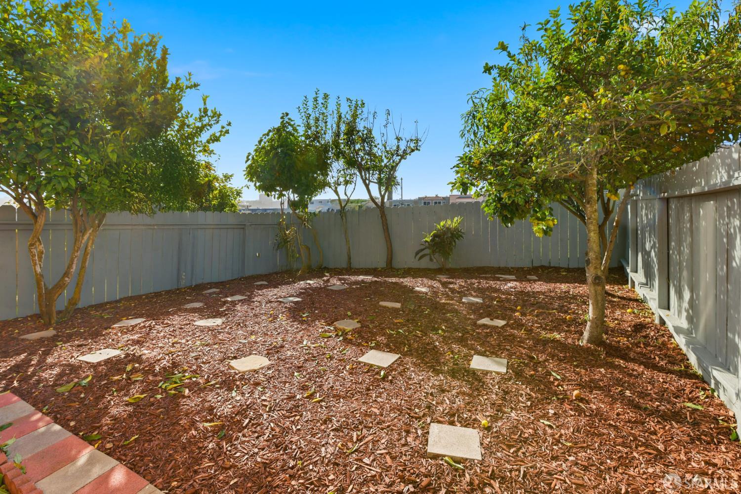 Detail Gallery Image 25 of 33 For 932 Hillside Blvd, Daly City,  CA 94014 - 4 Beds | 3 Baths