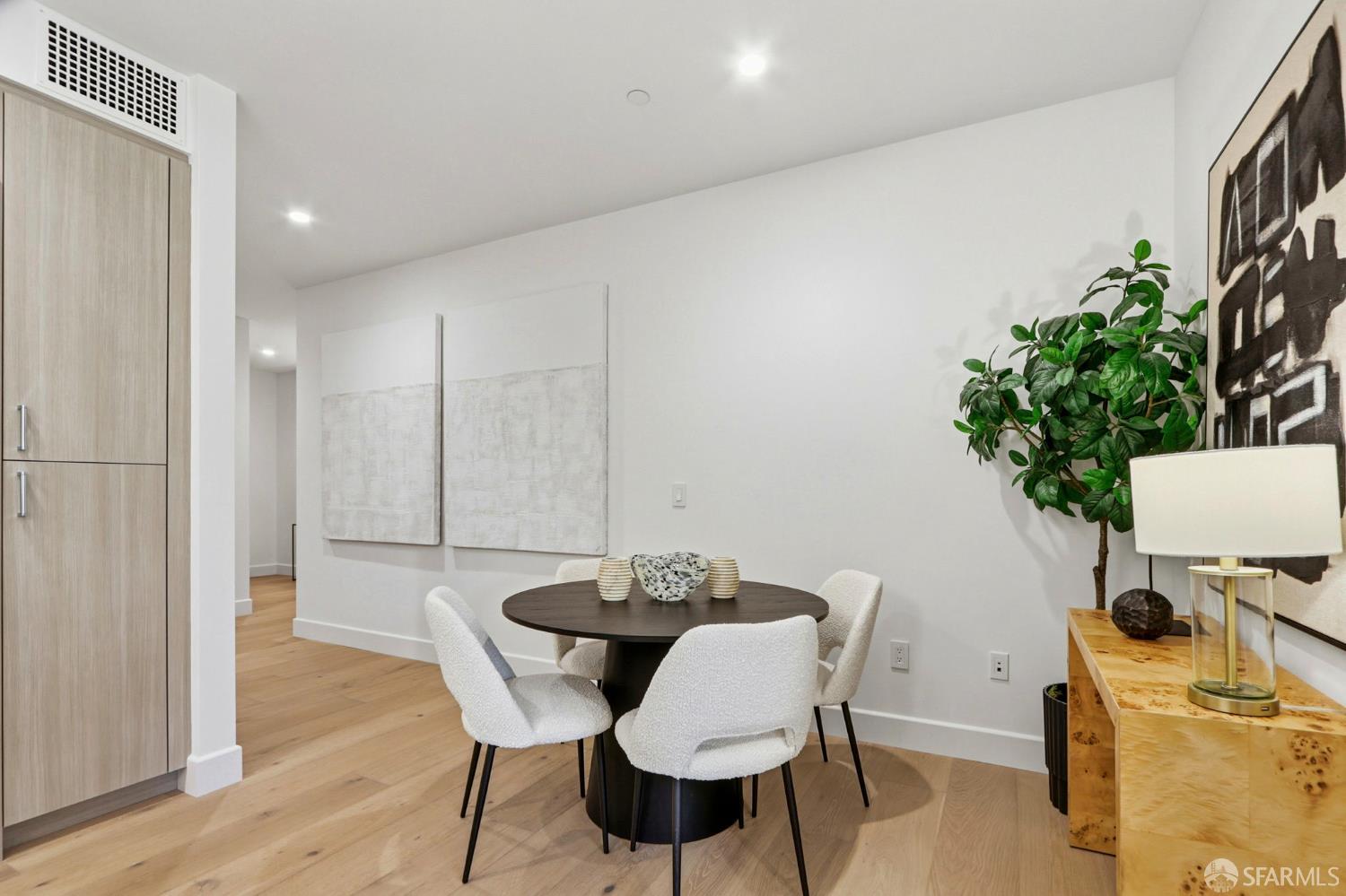 Detail Gallery Image 12 of 39 For 425 First St #14,  Los Altos,  CA 94022 - 1 Beds | 1/1 Baths