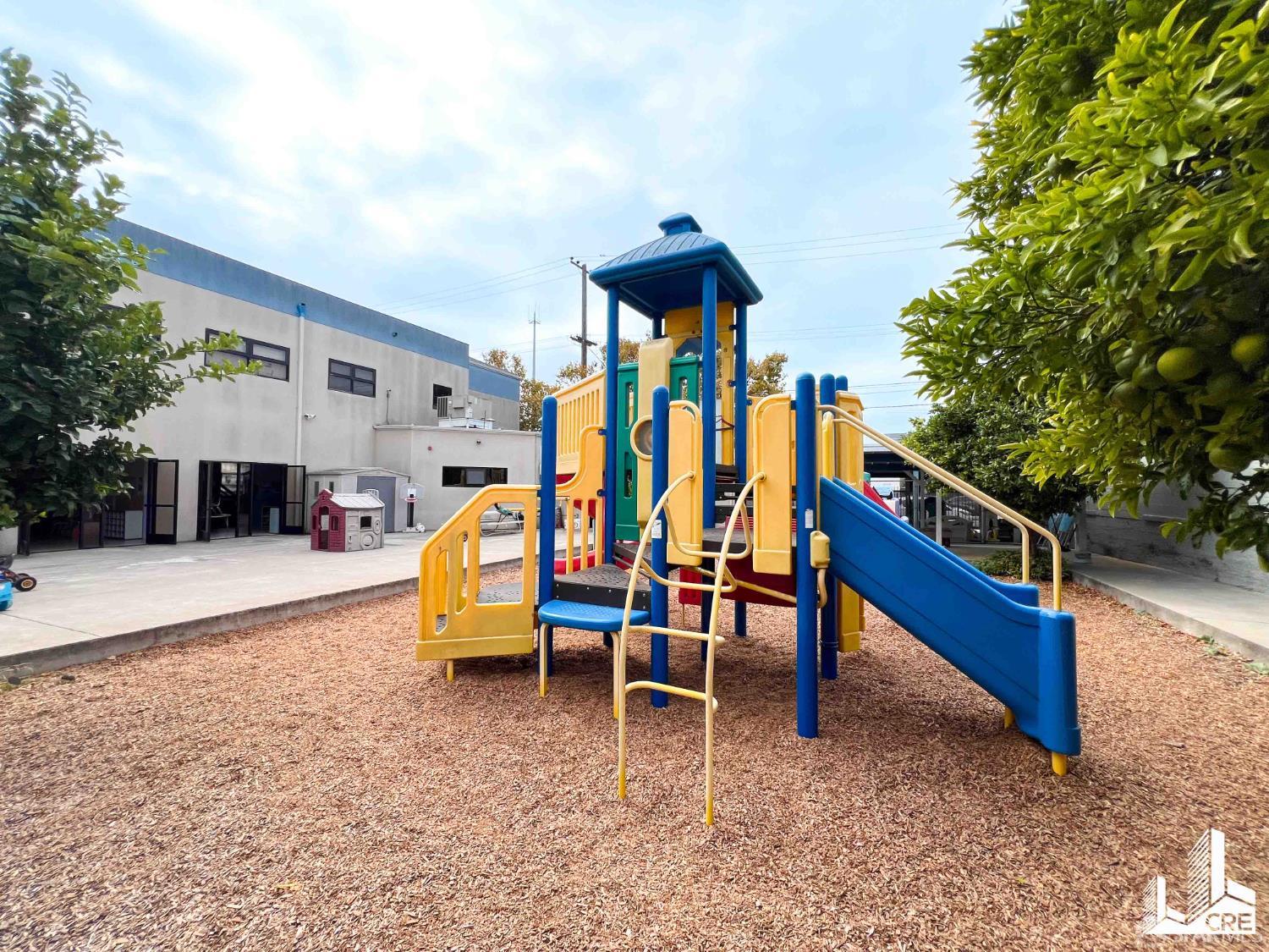 Detail Gallery Image 4 of 12 For 1011 7th Ave, Oakland,  CA 94606 - – Beds | – Baths