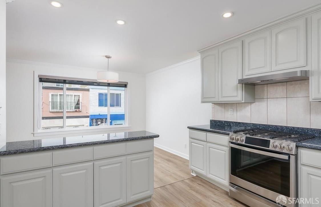 Detail Gallery Image 10 of 32 For 719 Banks St, San Francisco,  CA 94110 - 3 Beds | 2 Baths